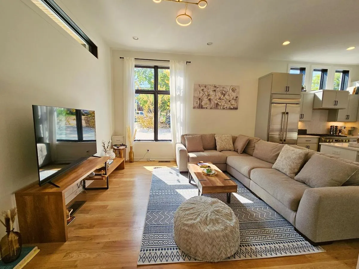 Ferienhaus Extra Spacious 4 Bed / 4.5 Bath Music Row Home Nashville