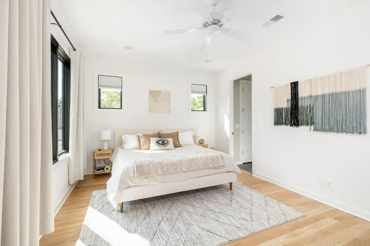 Extra Spacious 4 Bed / 4.5 Bath Music Row Home Nashville 0*,  USA