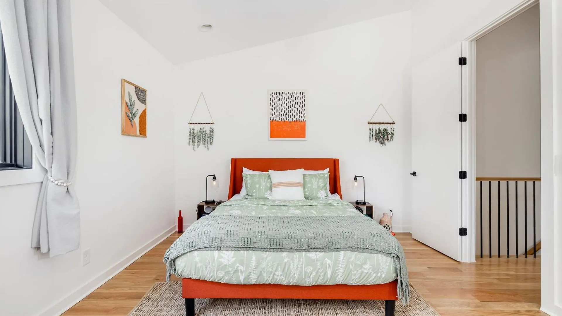 Ferienhaus Extra Spacious 4 Bed / 4.5 Bath Music Row Home Nashville